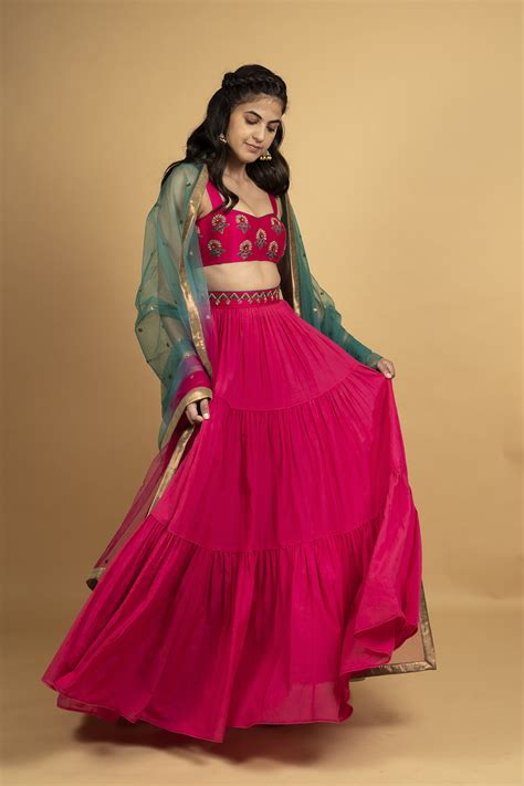 saree on rent|ethnic wear rental outfits.